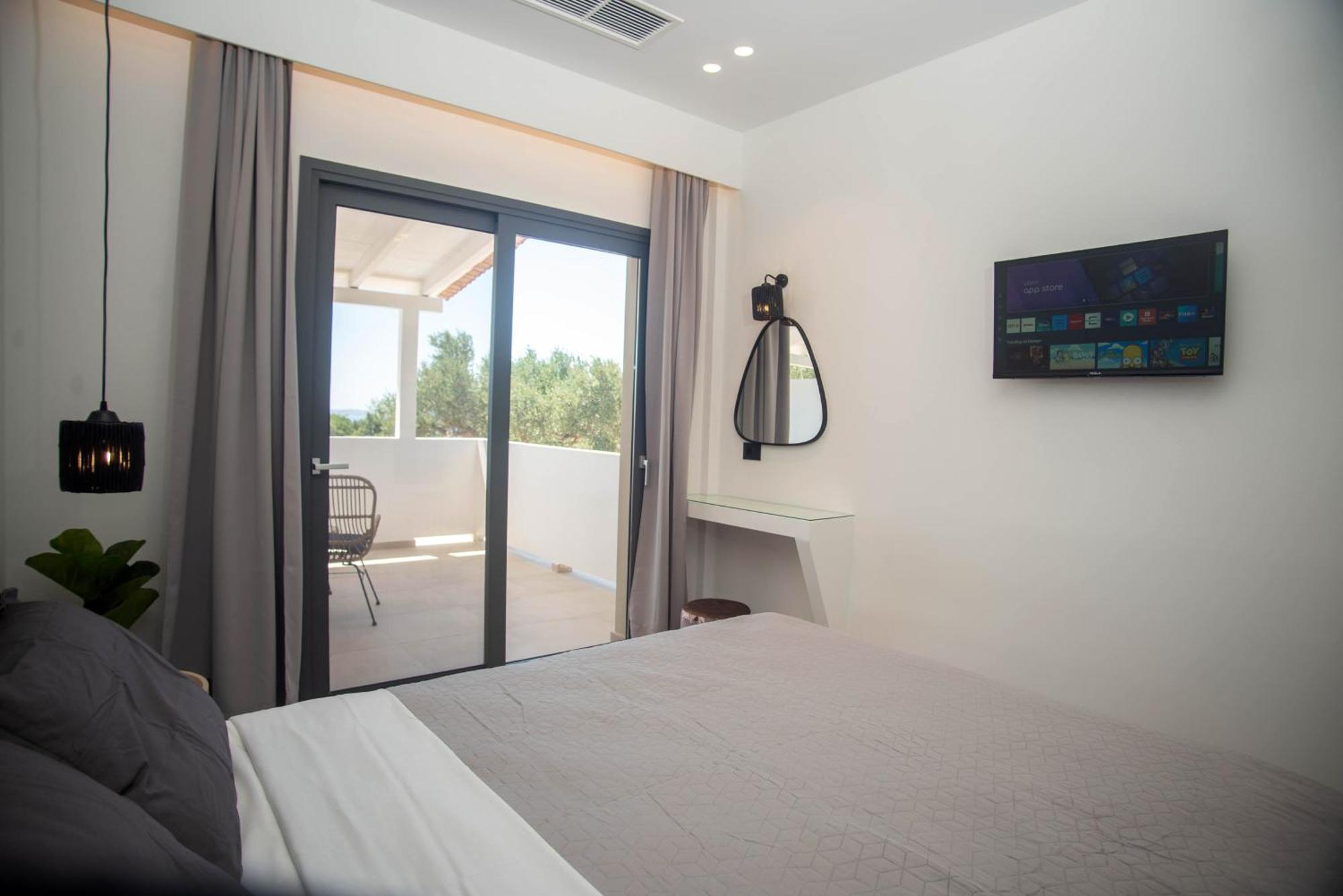 Marea Luxury Suites - Tramontana Koríthion Exterior foto