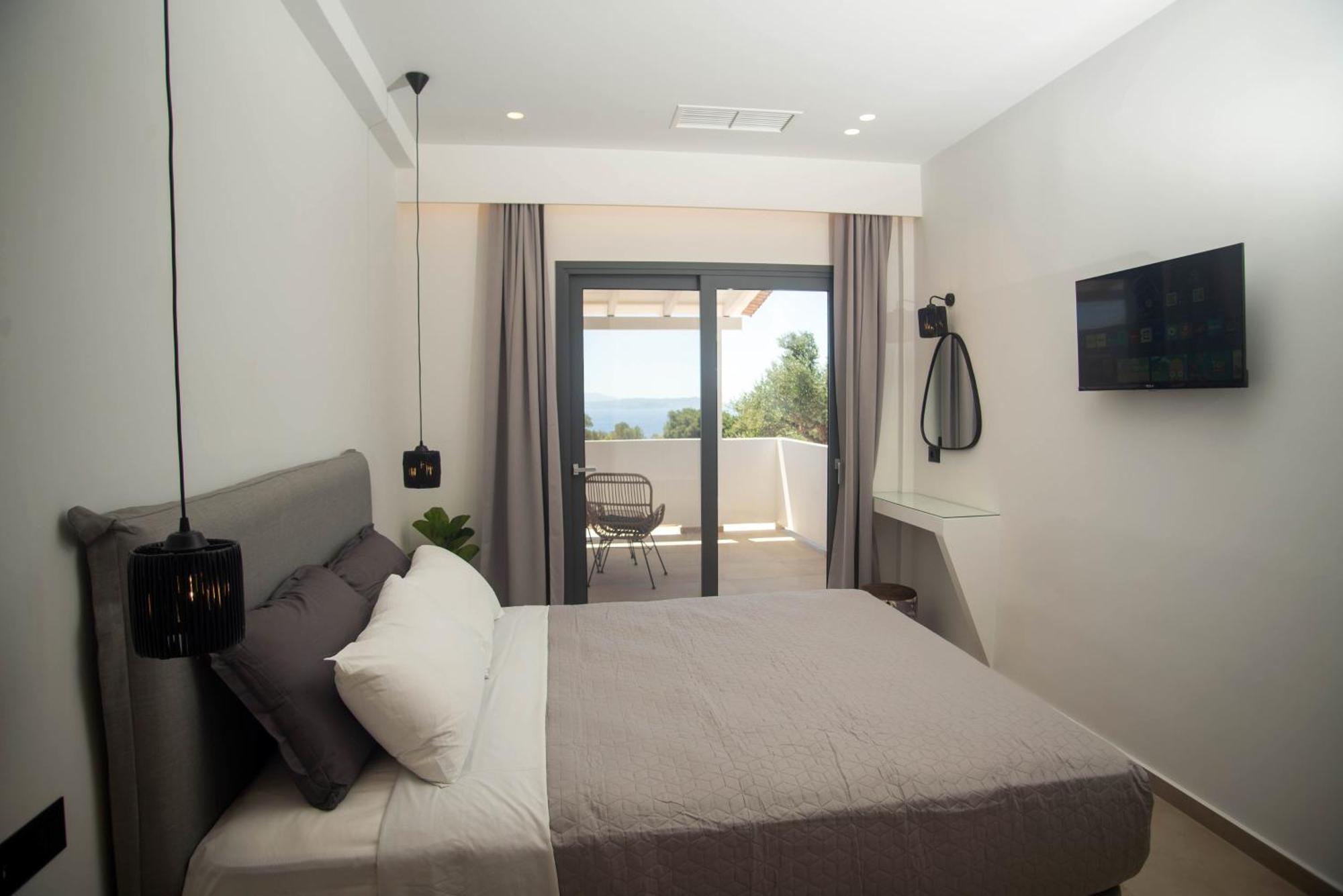 Marea Luxury Suites - Tramontana Koríthion Exterior foto