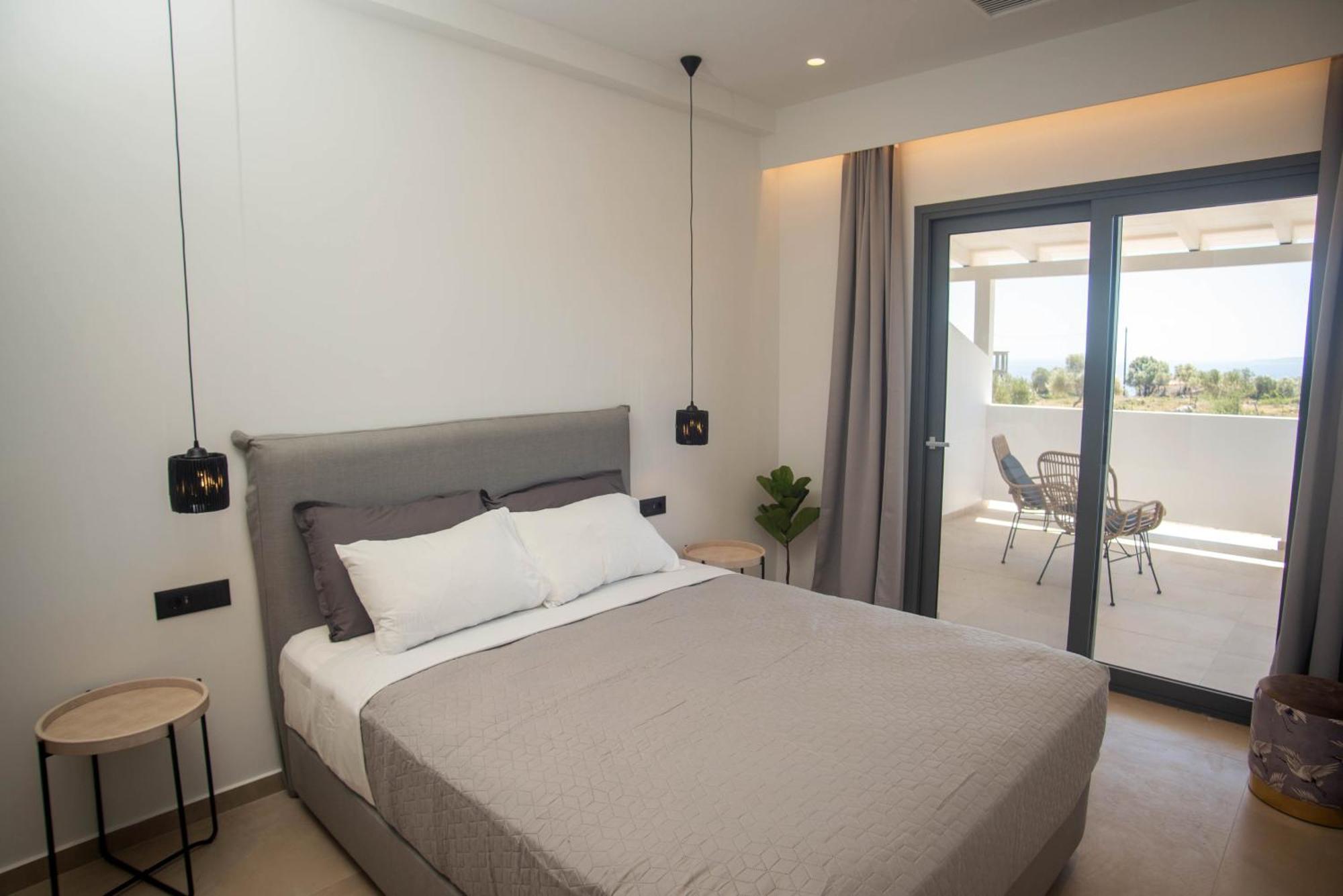 Marea Luxury Suites - Tramontana Koríthion Exterior foto